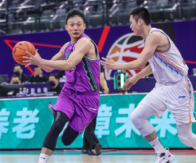 关于活塞大胜雄狮，霍华德空砍分的信息
